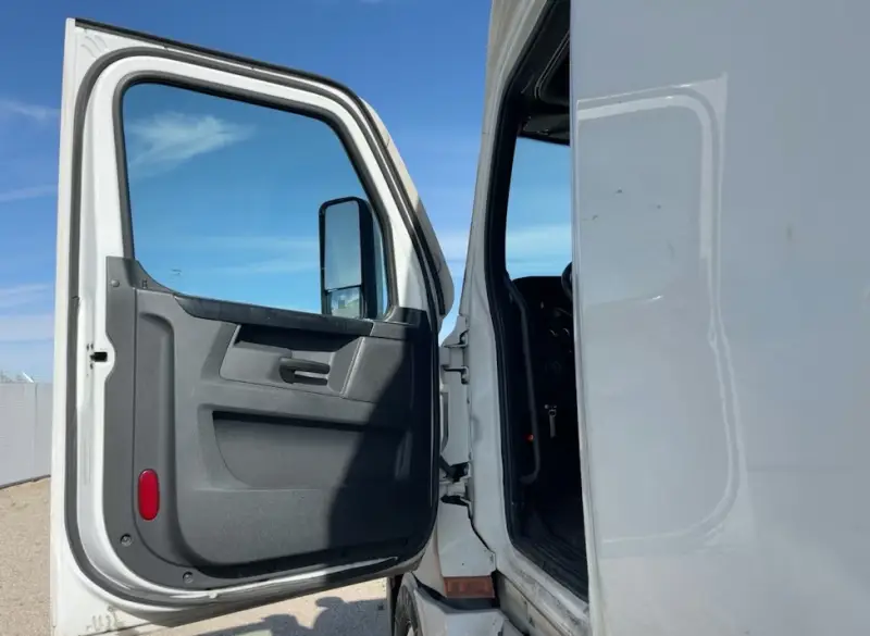 2023 Freightliner Cascadia photo 14