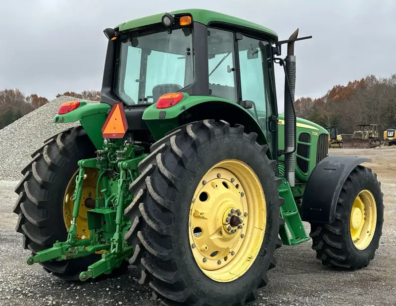 2010 John Deere 7330 photo 5