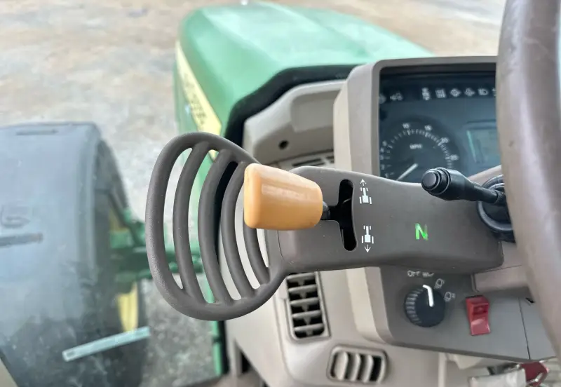 2010 John Deere 7330 photo 29