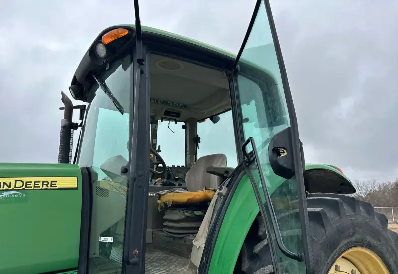2010 John Deere 7330 photo 25