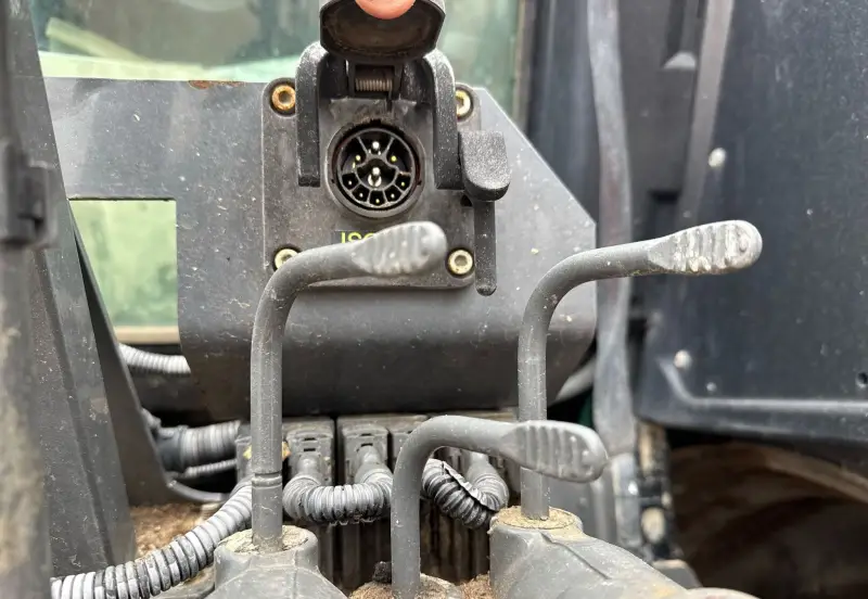 2016 Challenger MT675E photo 19