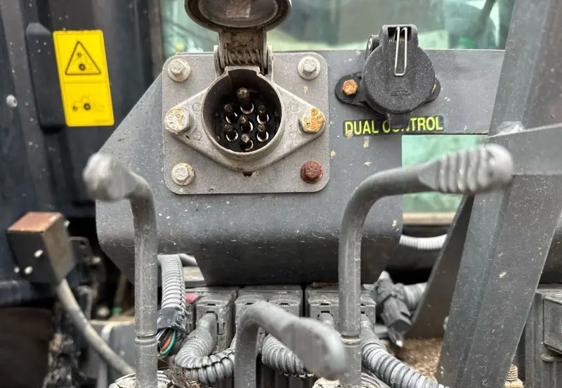 2016 Challenger MT675E photo 17