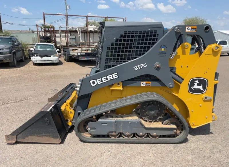 2022 John Deere 317G photo 5