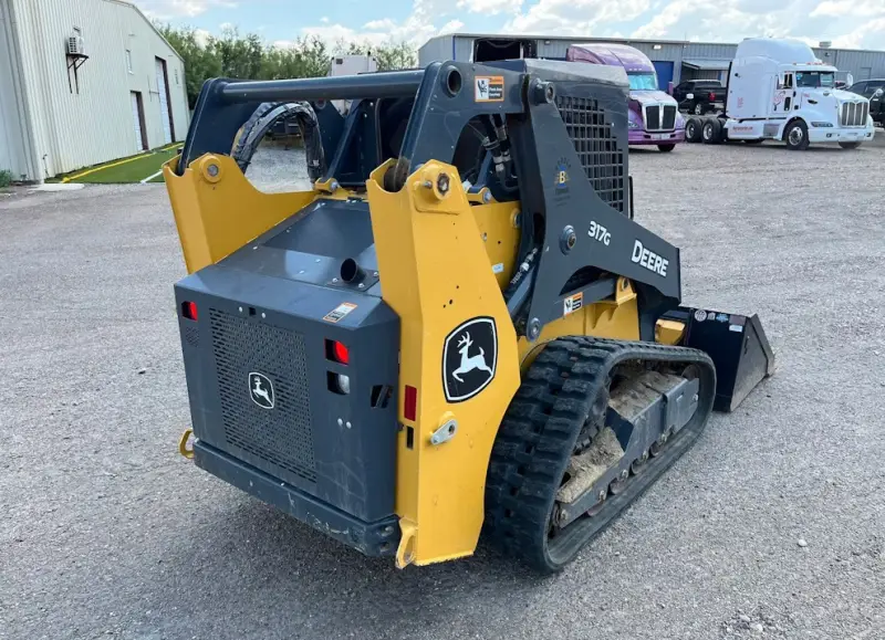 2022 John Deere 317G photo 4