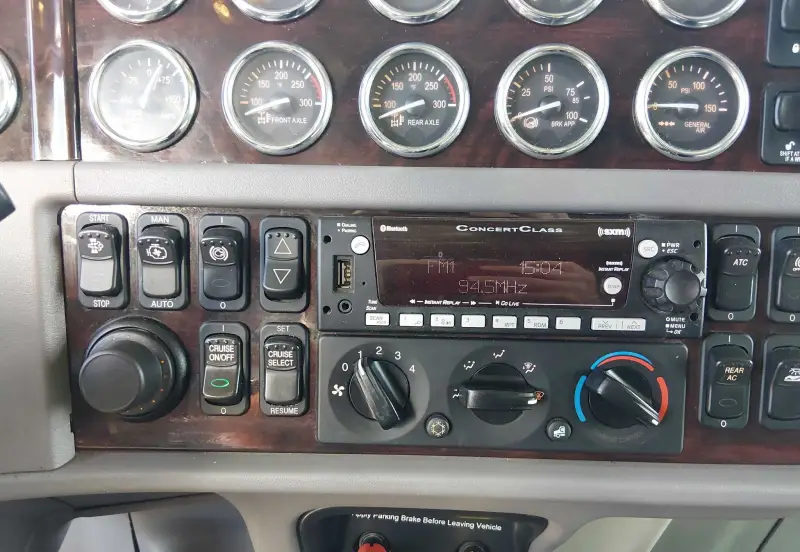 2022 Peterbilt 389 photo 60